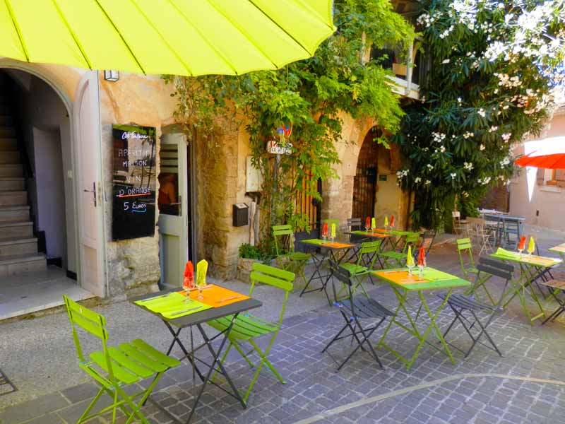 La Terrasse du Restaurant Côté Fontaine à Venasque La Terrasse du Restaurant Côté Fontaine à Venasque