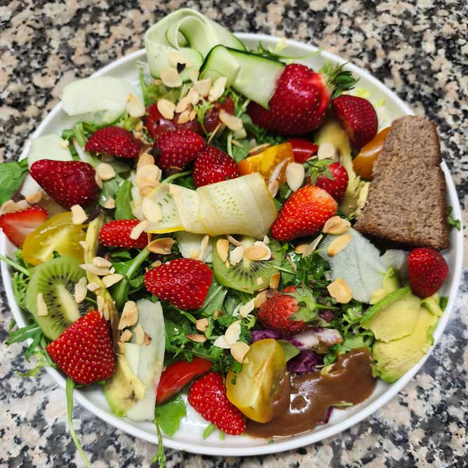 Salade de Fraises du Restaurant Côté Fontaine à Venasque